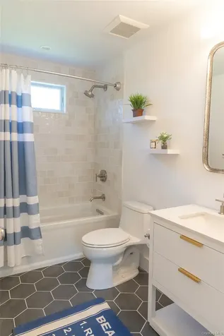 550 Madison Avenue Greenport NY 11944