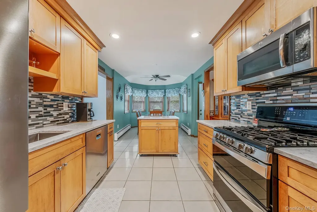 28 Manchester Boulevard Wheatley Heights NY 11798