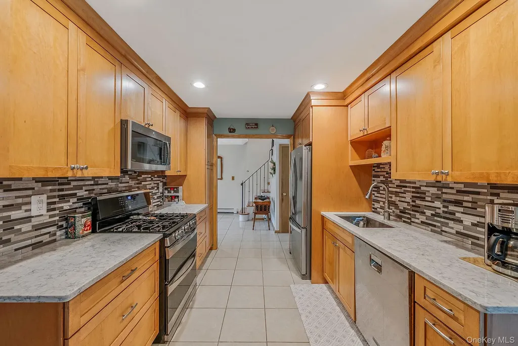 28 Manchester Boulevard Wheatley Heights NY 11798