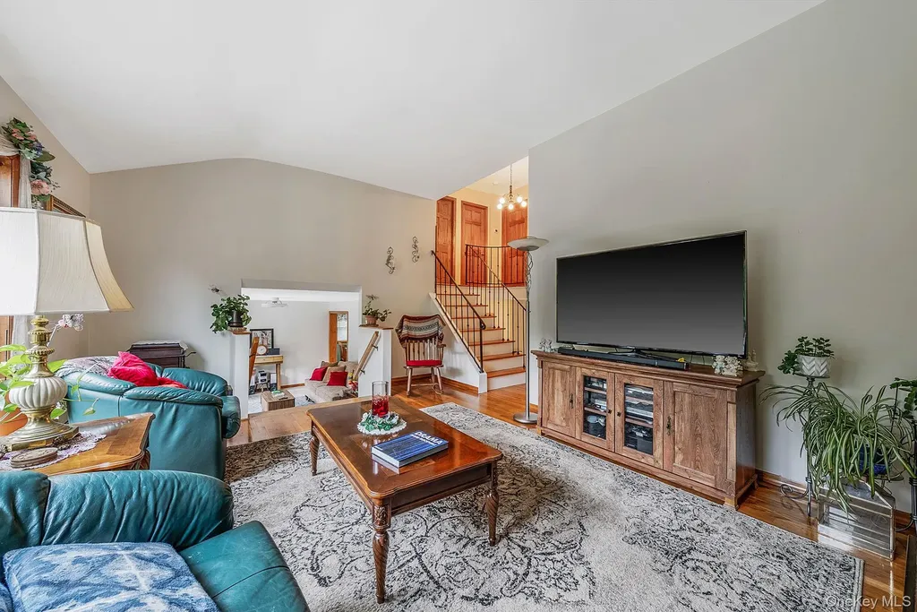 28 Manchester Boulevard Wheatley Heights NY 11798