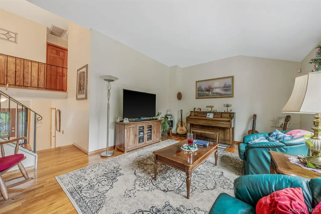 28 Manchester Boulevard Wheatley Heights NY 11798