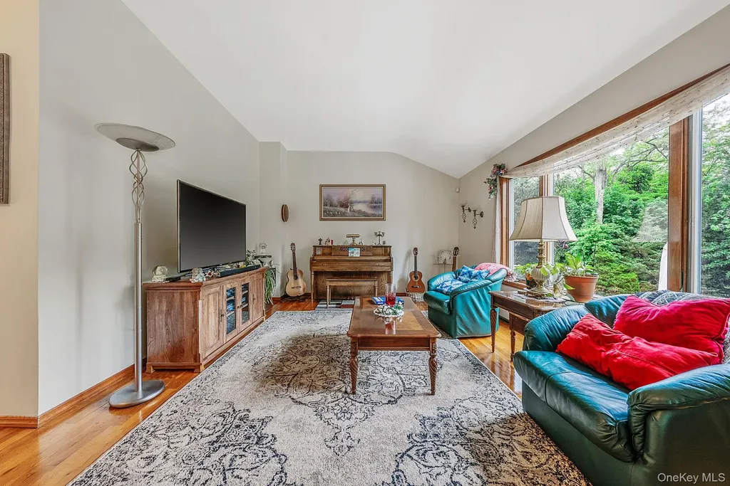 28 Manchester Boulevard Wheatley Heights NY 11798