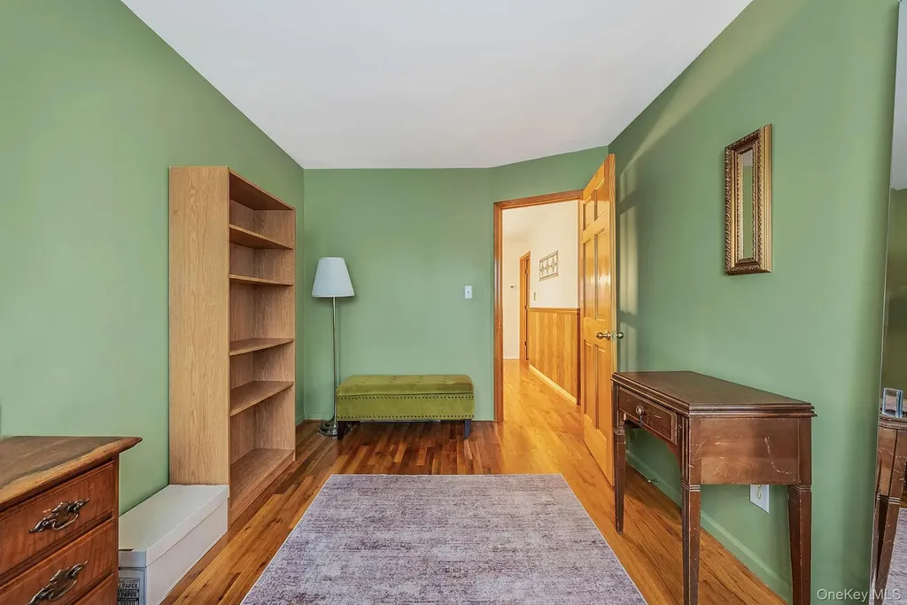 28 Manchester Boulevard Wheatley Heights NY 11798