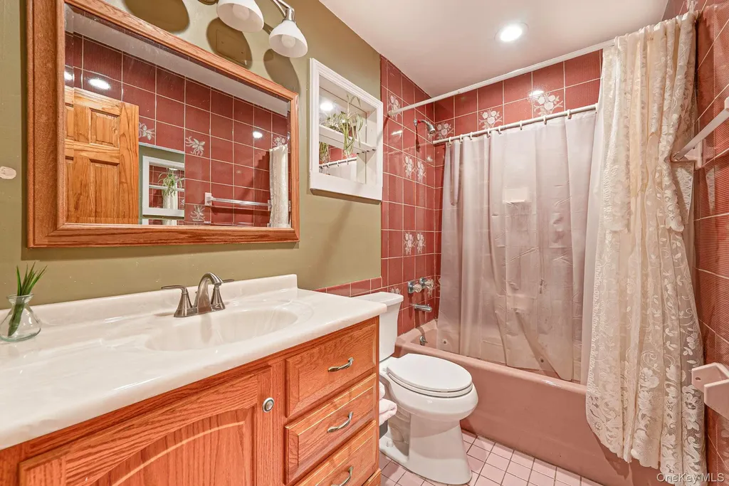 28 Manchester Boulevard Wheatley Heights NY 11798