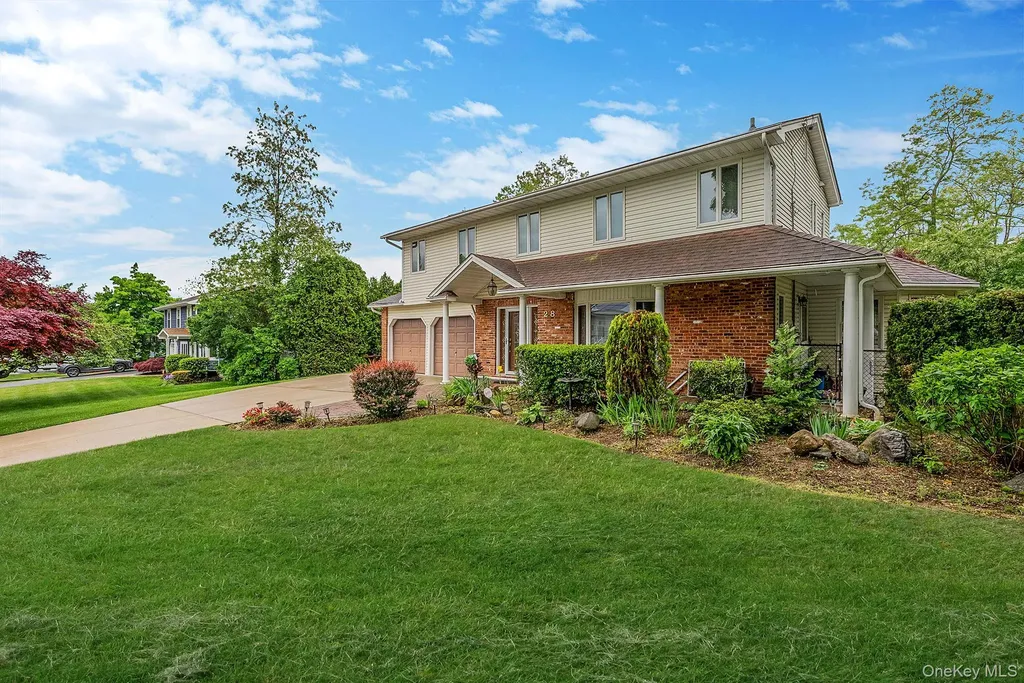 28 Manchester Boulevard Wheatley Heights NY 11798