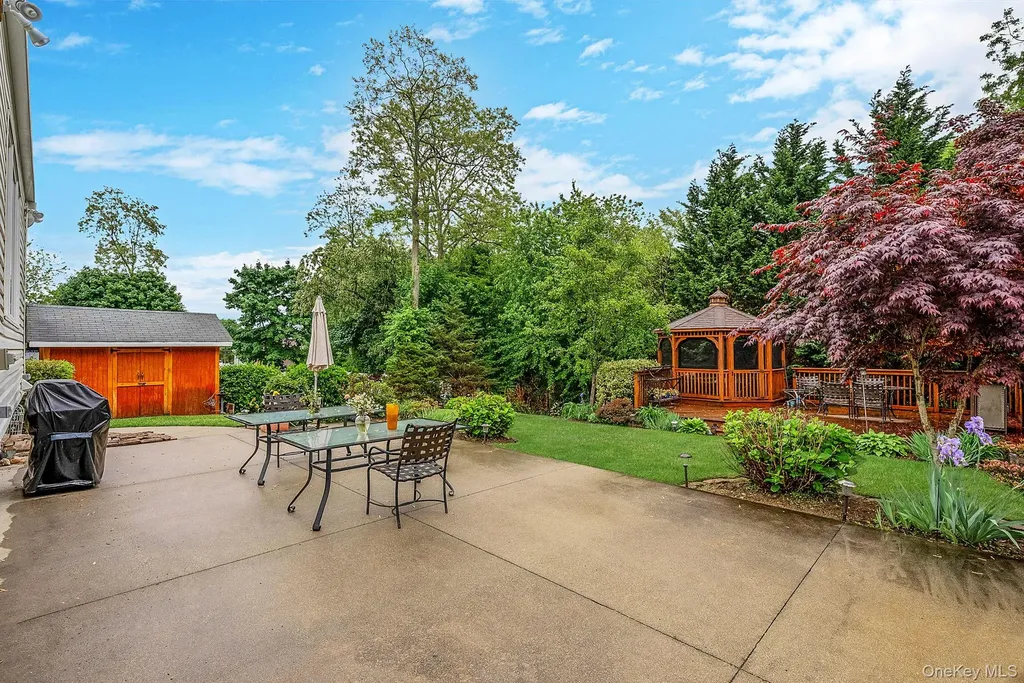 28 Manchester Boulevard Wheatley Heights NY 11798