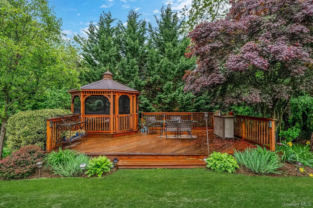 28 Manchester Boulevard Wheatley Heights NY 11798