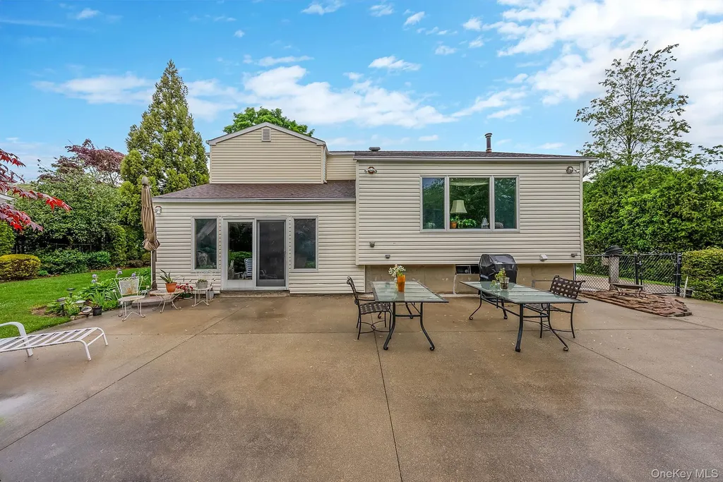 28 Manchester Boulevard Wheatley Heights NY 11798