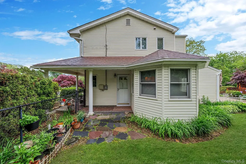 28 Manchester Boulevard Wheatley Heights NY 11798