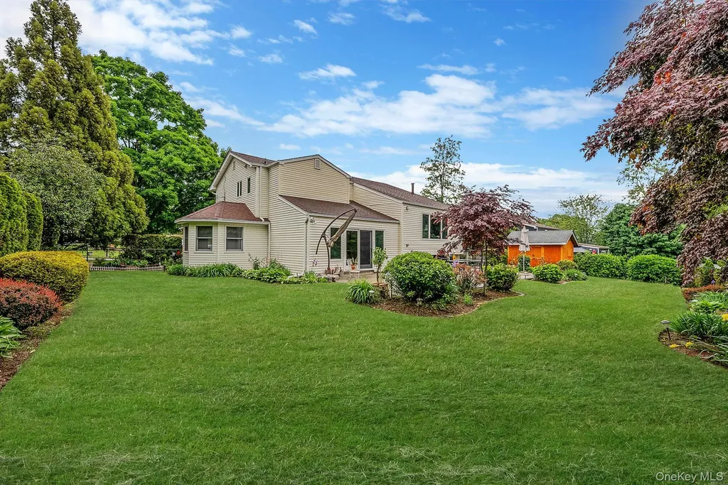 28 Manchester Boulevard Wheatley Heights NY 11798