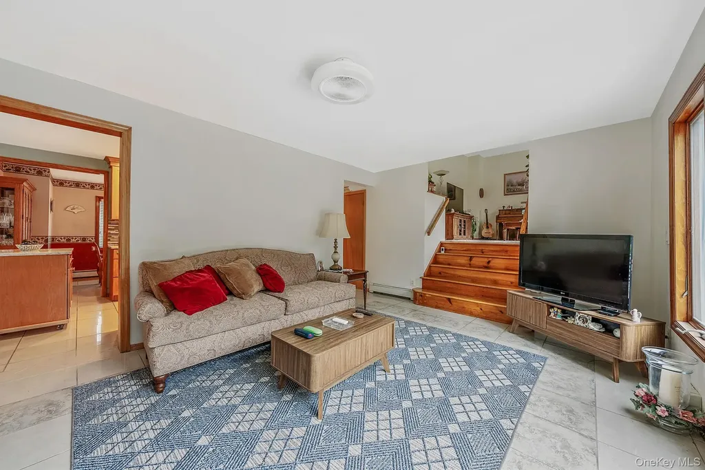 28 Manchester Boulevard Wheatley Heights NY 11798