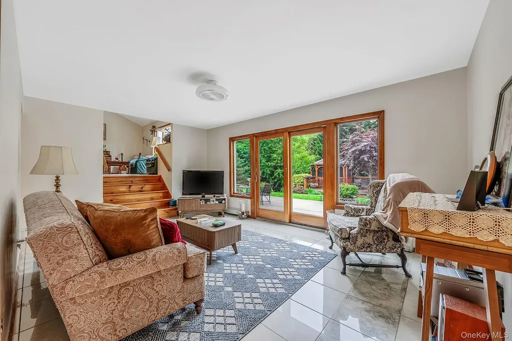 28 Manchester Boulevard Wheatley Heights NY 11798