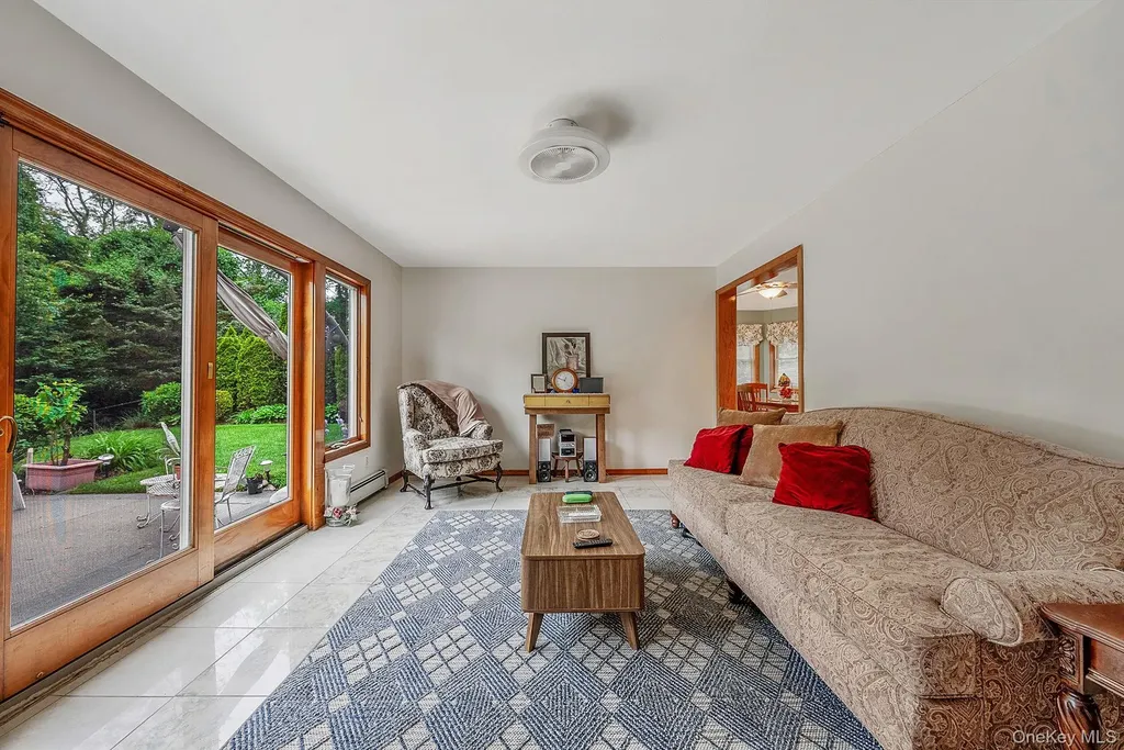 28 Manchester Boulevard Wheatley Heights NY 11798
