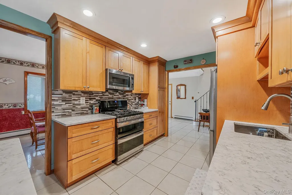28 Manchester Boulevard Wheatley Heights NY 11798