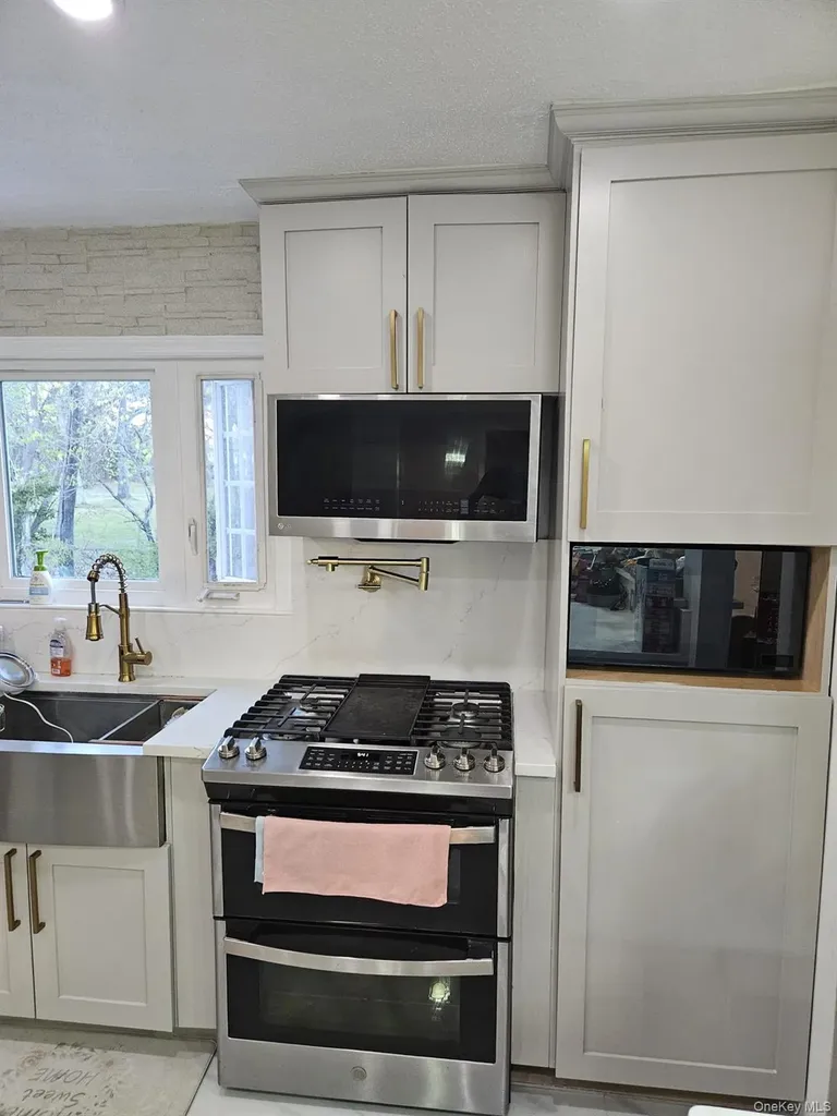 127 Berkeley Avenue Selden NY 11784