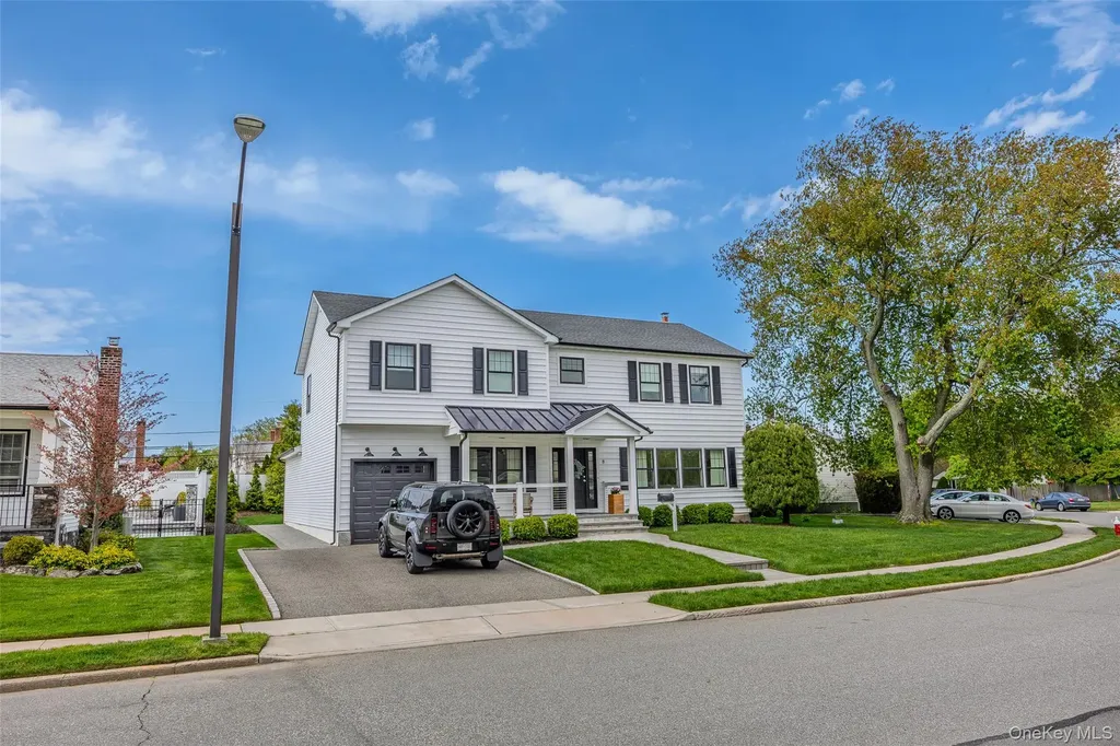 8 Piper Place Old Bethpage NY 11804