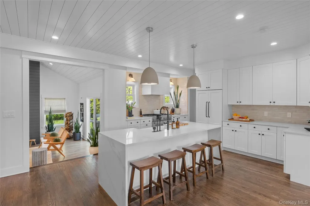 8 Piper Place Old Bethpage NY 11804