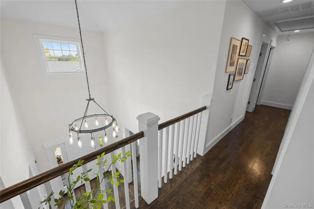 8 Piper Place Old Bethpage NY 11804