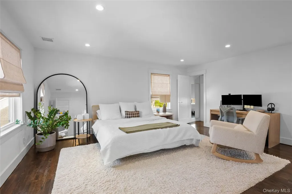 8 Piper Place Old Bethpage NY 11804
