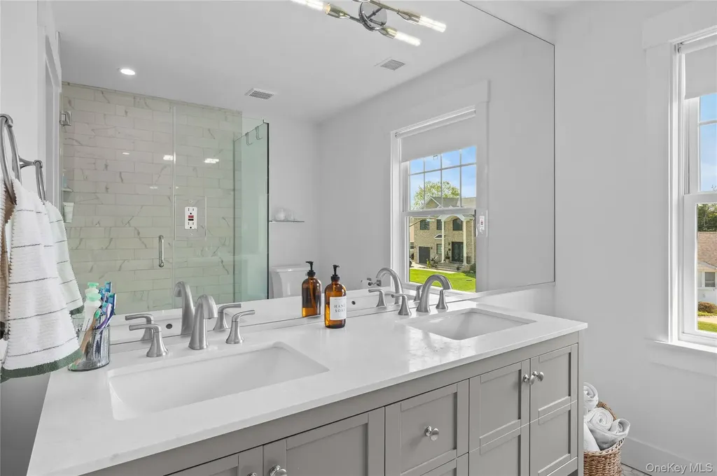 8 Piper Place Old Bethpage NY 11804