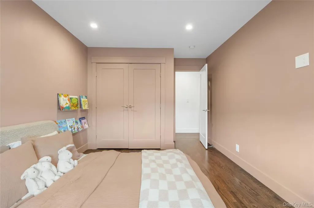 8 Piper Place Old Bethpage NY 11804
