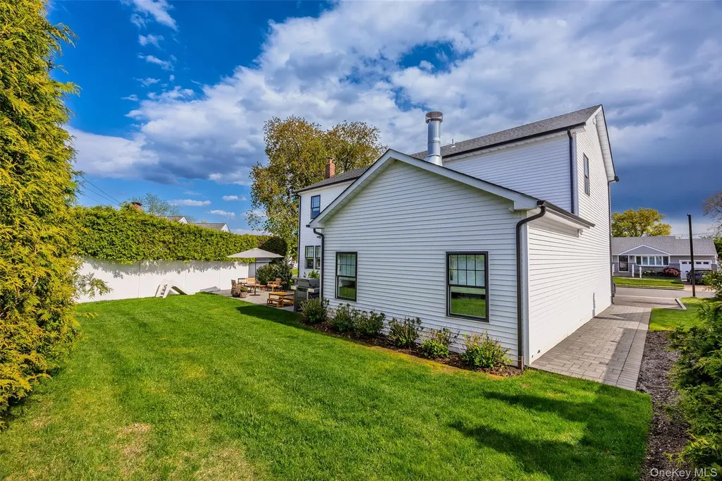 8 Piper Place Old Bethpage NY 11804