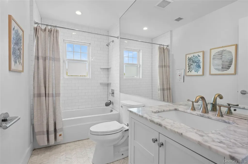 8 Piper Place Old Bethpage NY 11804