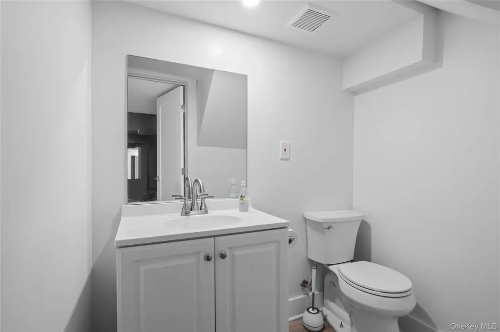 8 Piper Place Old Bethpage NY 11804