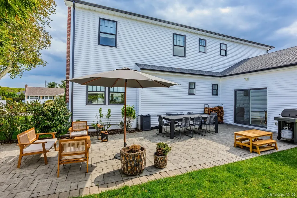 8 Piper Place Old Bethpage NY 11804