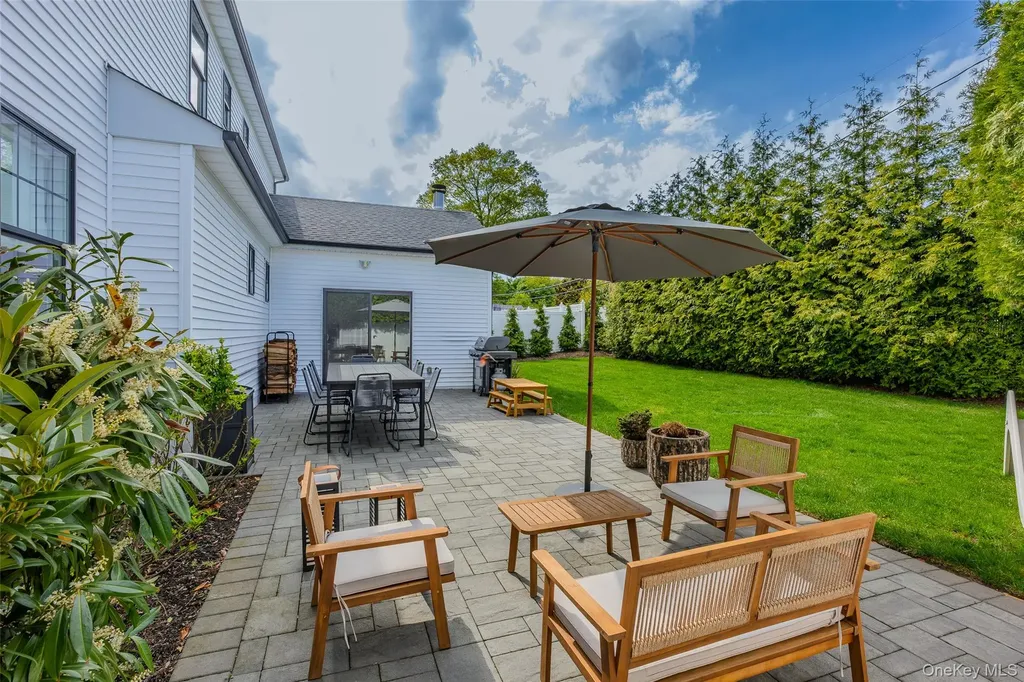 8 Piper Place Old Bethpage NY 11804