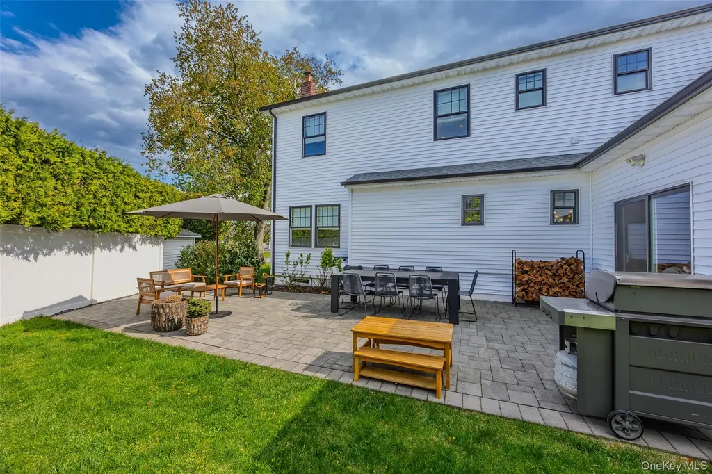 8 Piper Place Old Bethpage NY 11804