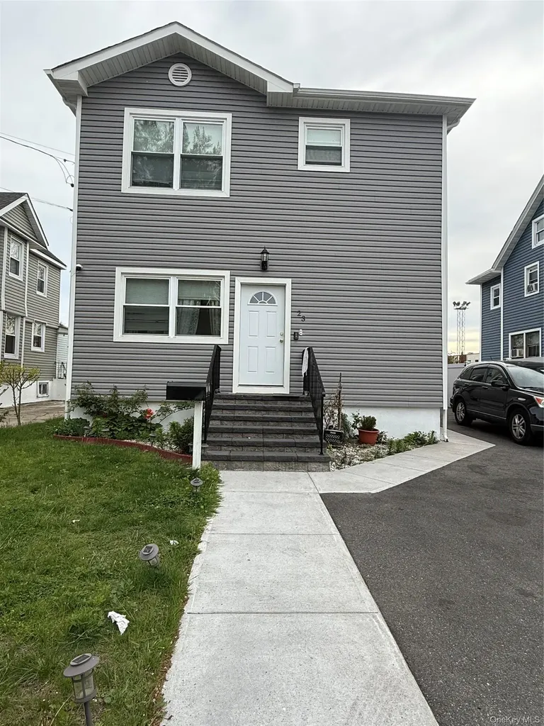 23 Harding Place Freeport NY 11520