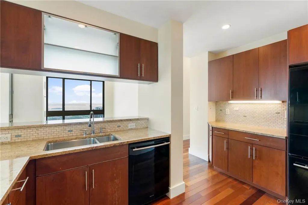 175 Huguenot Street New Rochelle NY 10801