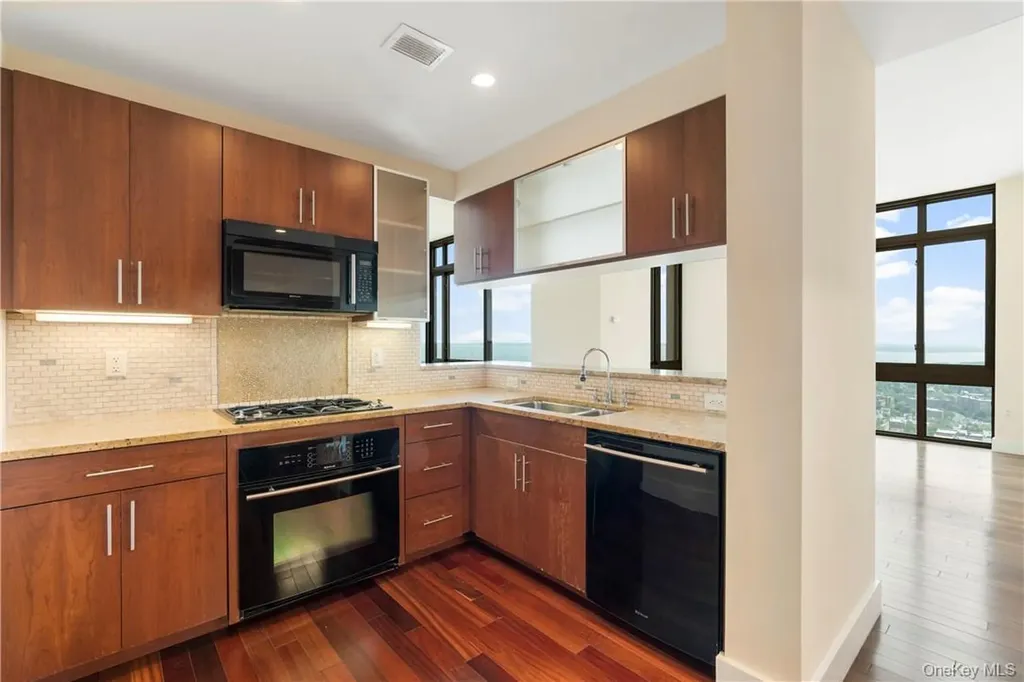 175 Huguenot Street New Rochelle NY 10801