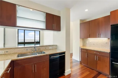 175 Huguenot Street New Rochelle NY 10801