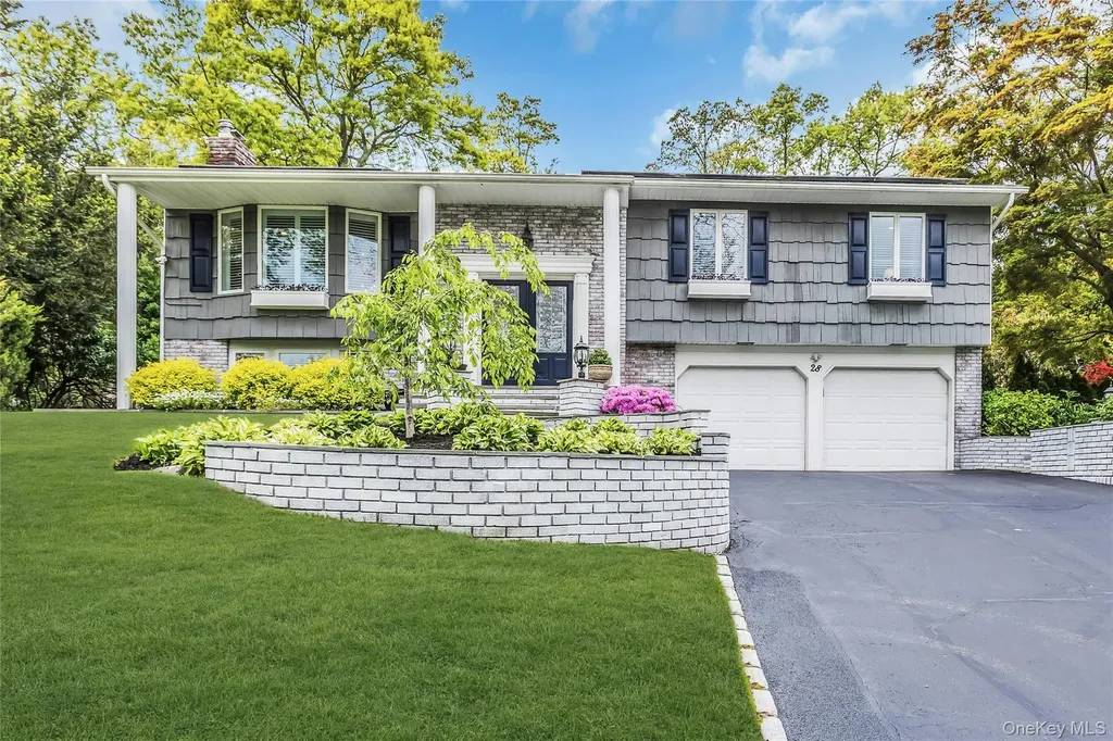28 Penguin Lane Commack NY 11725