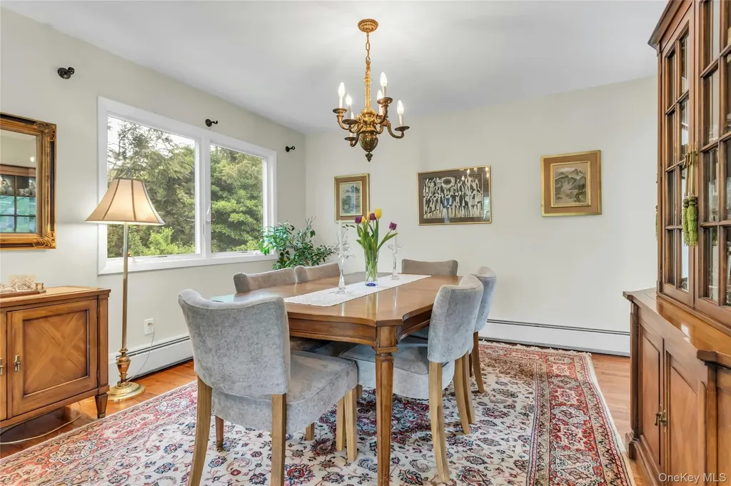 28 Penguin Lane Commack NY 11725