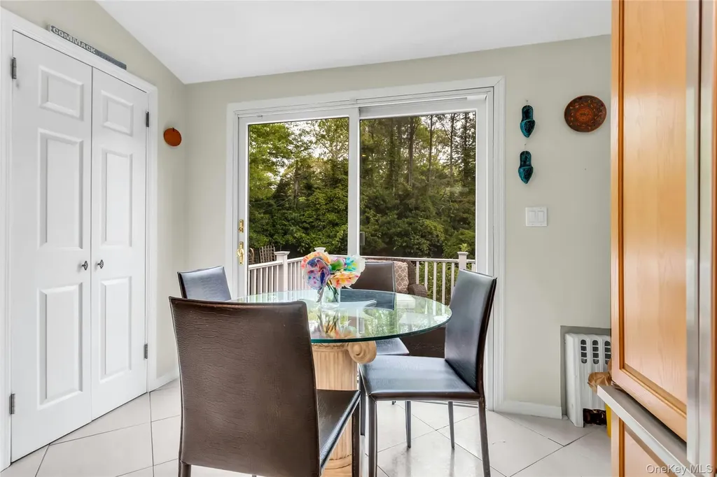 28 Penguin Lane Commack NY 11725