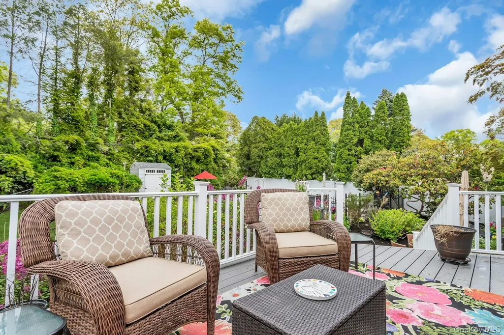 28 Penguin Lane Commack NY 11725