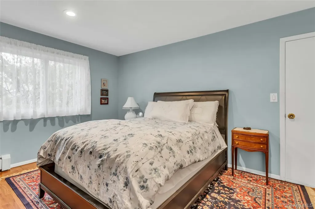 28 Penguin Lane Commack NY 11725