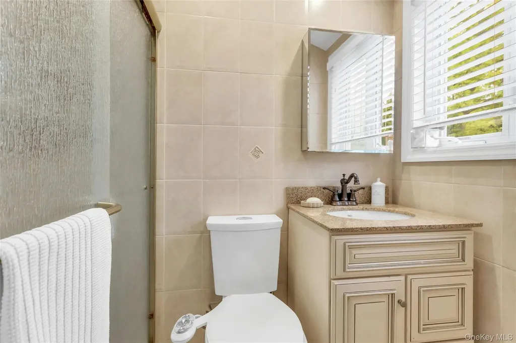 28 Penguin Lane Commack NY 11725