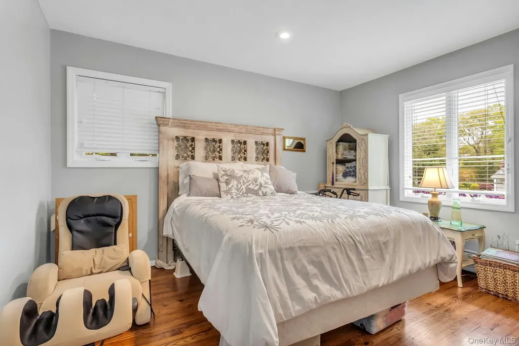 28 Penguin Lane Commack NY 11725