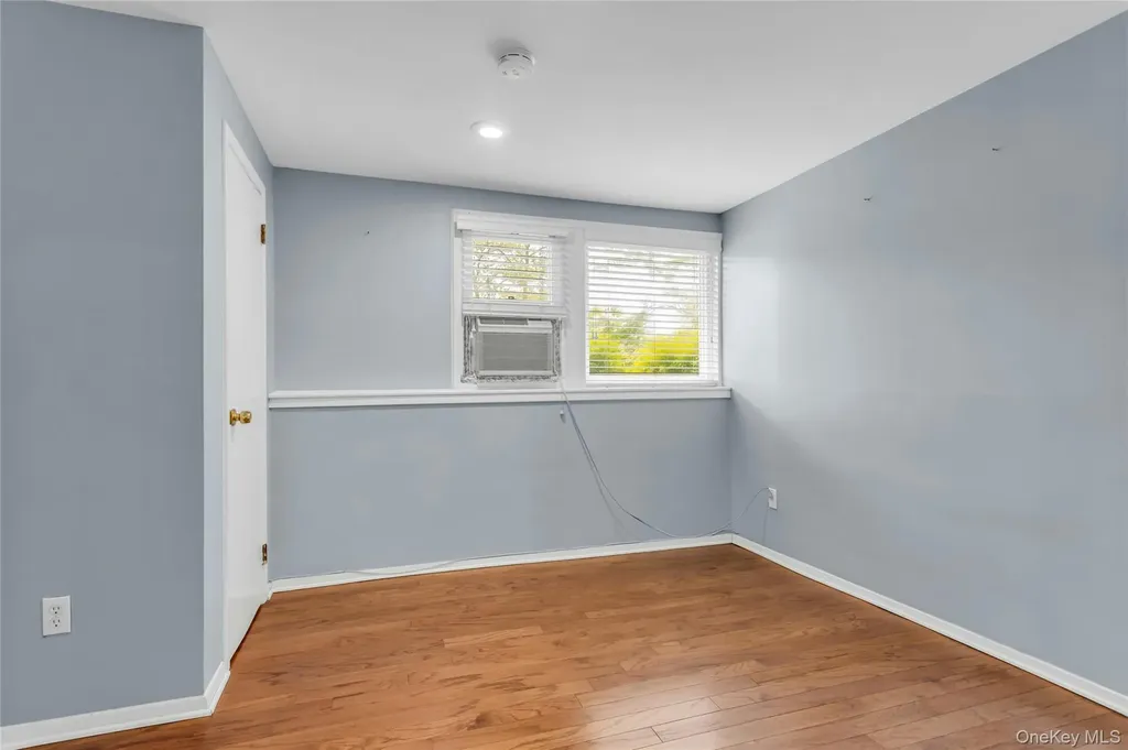 28 Penguin Lane Commack NY 11725