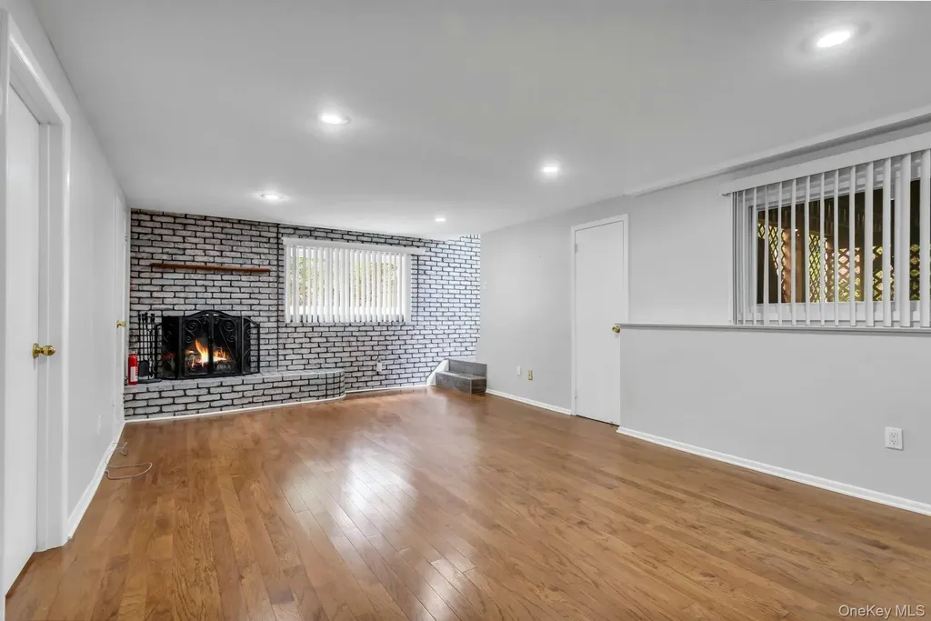 28 Penguin Lane Commack NY 11725