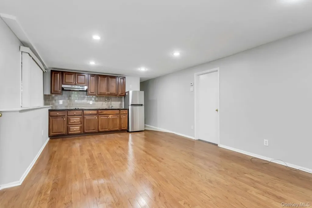 28 Penguin Lane Commack NY 11725