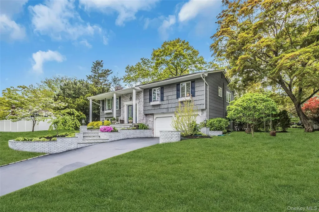 28 Penguin Lane Commack NY 11725