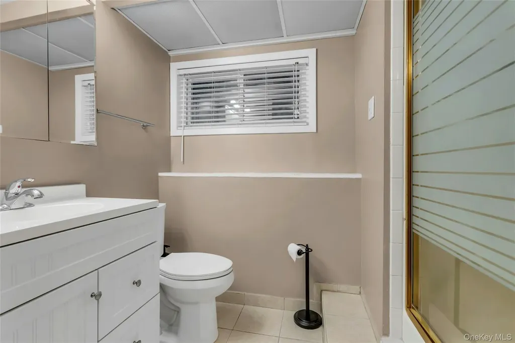 28 Penguin Lane Commack NY 11725