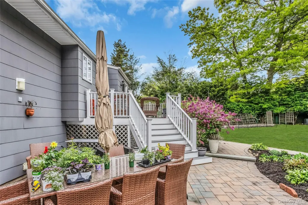 28 Penguin Lane Commack NY 11725
