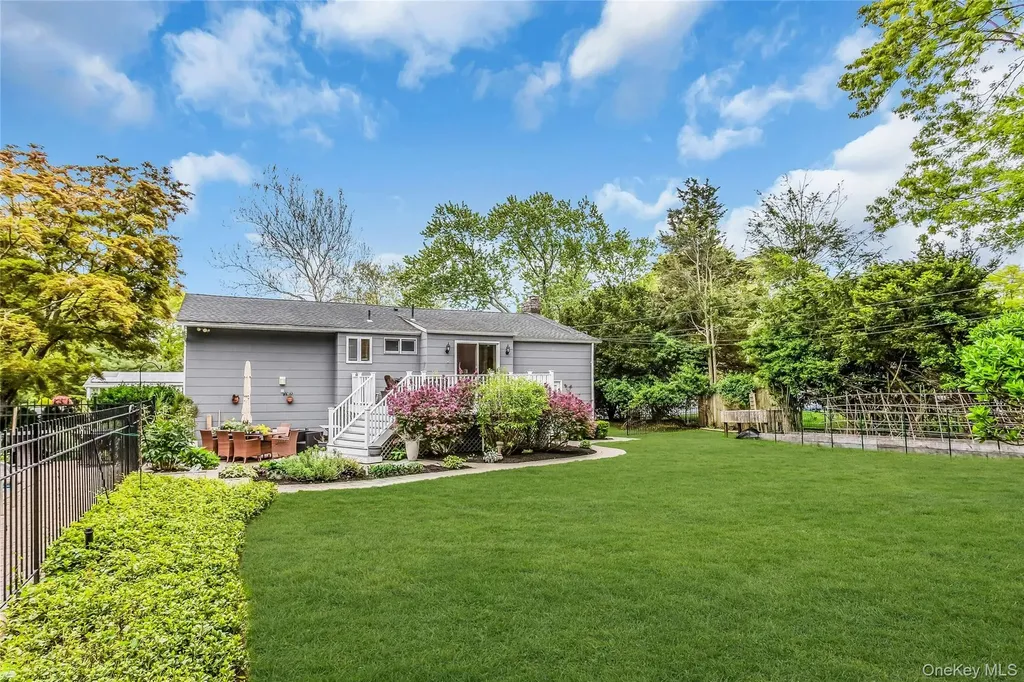 28 Penguin Lane Commack NY 11725