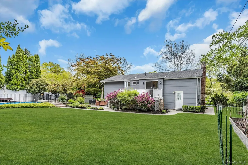 28 Penguin Lane Commack NY 11725